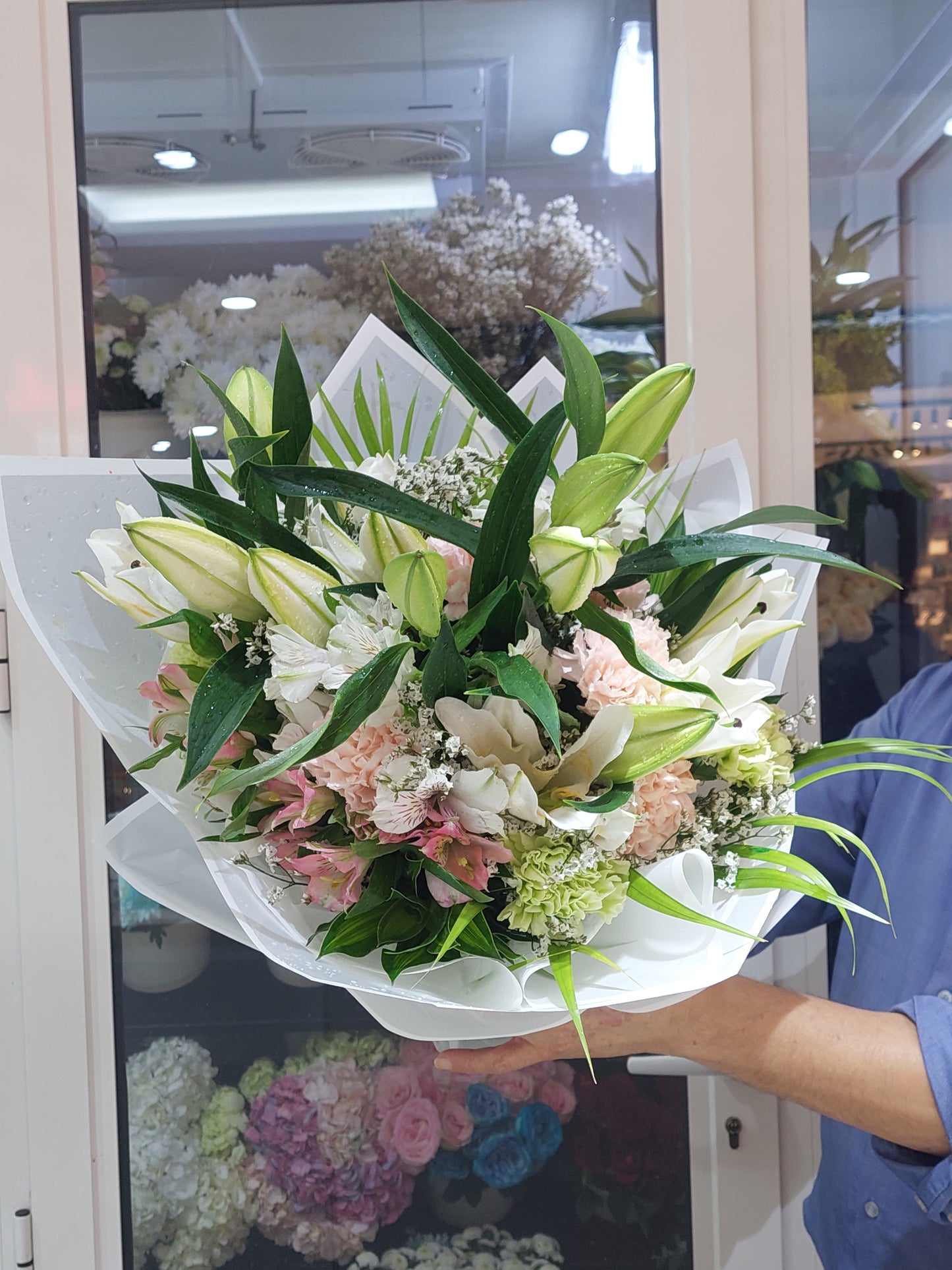 Blushing Lily™ – Pink Lily Hand Bouquet
