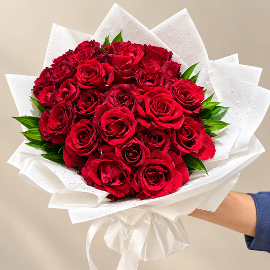Royal Scarlet™ – 31 Red Roses