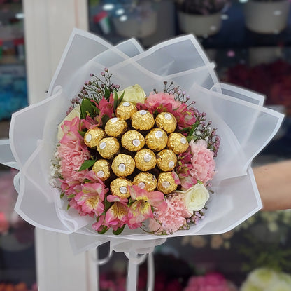 Sweet Bloom™ – Chocolate & Flower Bouquet