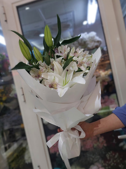 Snow Lily Grace™ – White Lilies & Alstroemeria