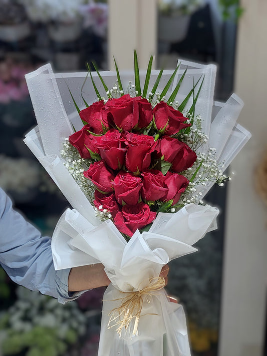Crimson Grace™ – 15 Red Roses