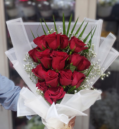 Crimson Grace™ – 15 Red Roses
