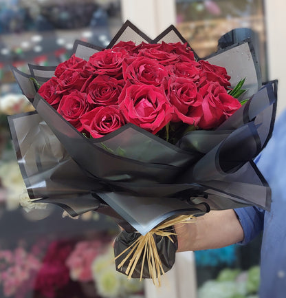 Black Velvet™ – 25 Red Roses