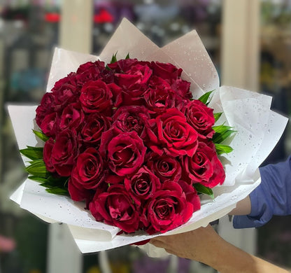 Royal Scarlet™ – 31 Red Roses